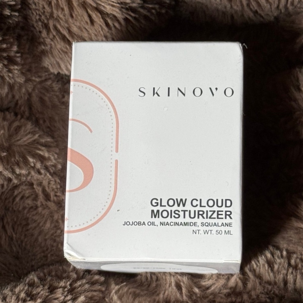 Skin Glow Cloud Moisturizer - White